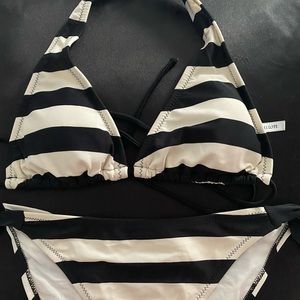 🤍🖤Black/white halter bikini🖤🤍Good Condition